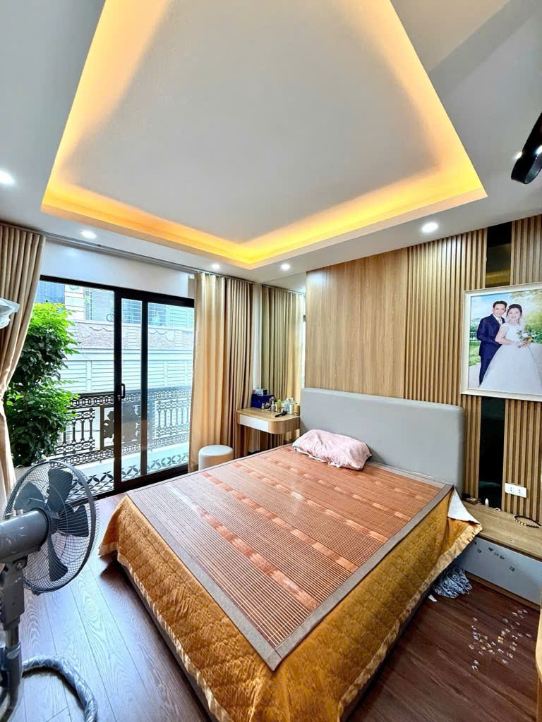 Tôi cần bán nhà riêng phố Tân Mai, q Hoàng Mai 47m 6T- Gara Ô tô, Lô góc. LH CC Hiền: 0986430899